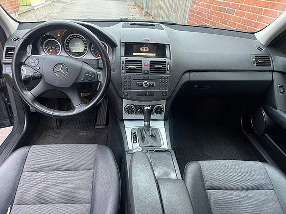 Mercedes-Benz C 350 4 of 6