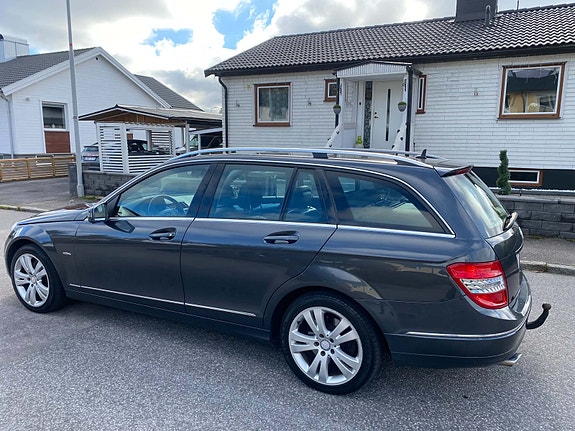 Mercedes-Benz C 350 2 of 6