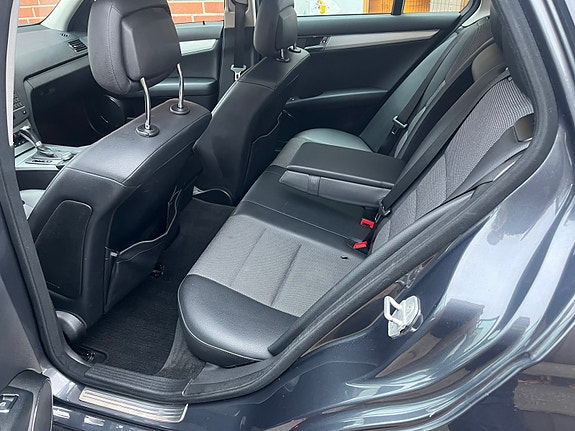 Mercedes-Benz C 350 5 of 6