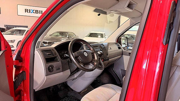 Volkswagen Caravelle 5 of 12