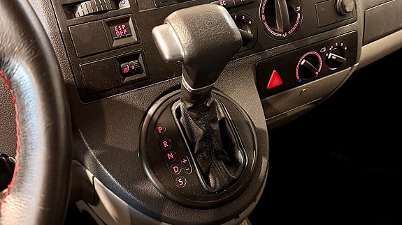 Volkswagen Caravelle 11 of 12