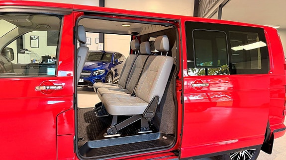 Volkswagen Caravelle 8 of 12