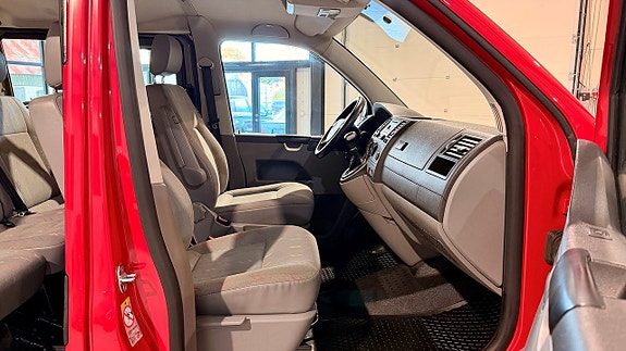 Volkswagen Caravelle 6 of 12