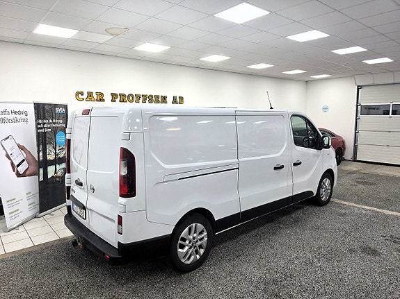Nissan NV300 19 of 19