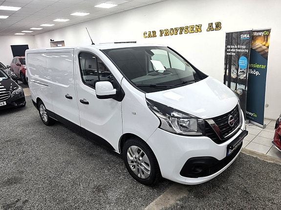 Nissan NV300 17 of 19