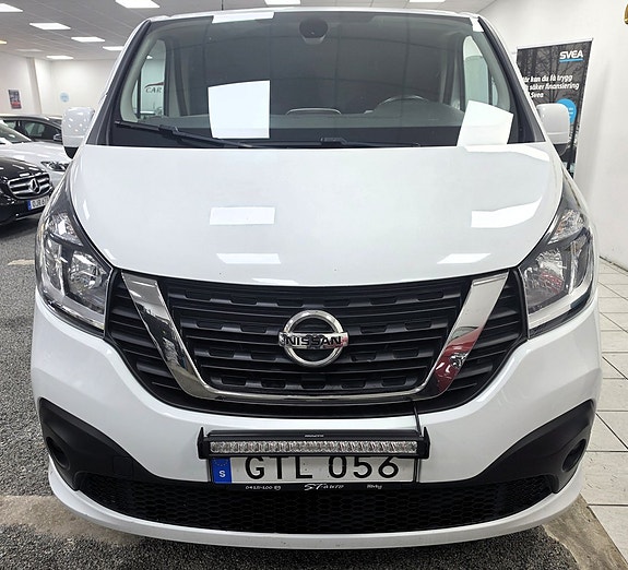 Nissan NV300 16 of 19