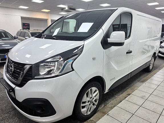 Nissan NV300 2 of 19
