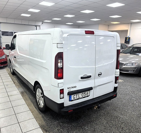 Nissan NV300 18 of 19