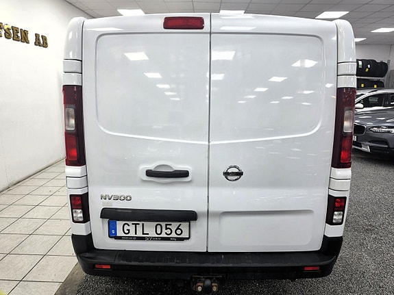 Nissan NV300 14 of 19