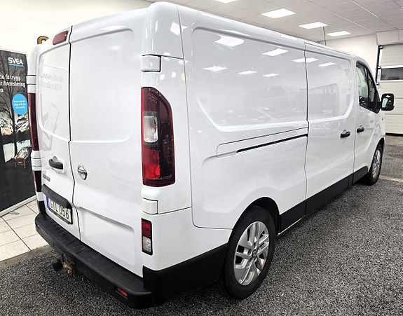 Nissan NV300 3 of 19