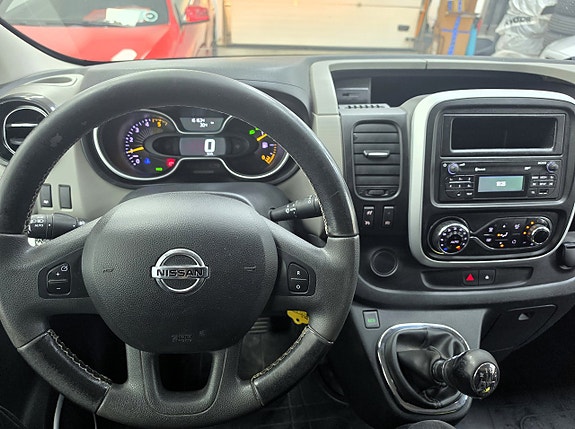 Nissan NV300 9 of 19