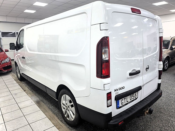 Nissan NV300 4 of 19