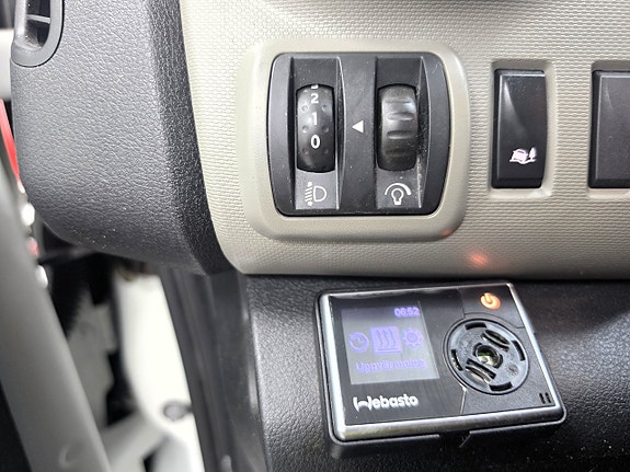 Nissan NV300 13 of 19