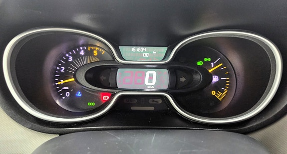 Nissan NV300 10 of 19