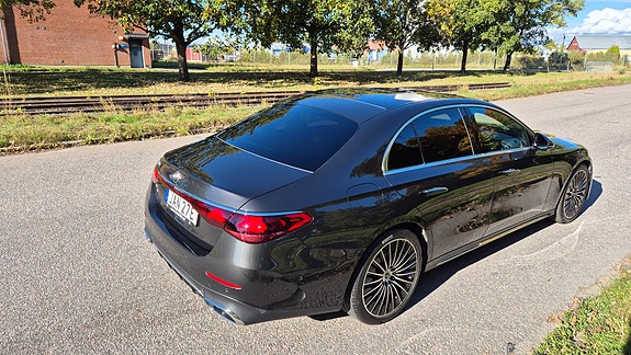 Mercedes-Benz E 220 d 2 of 13