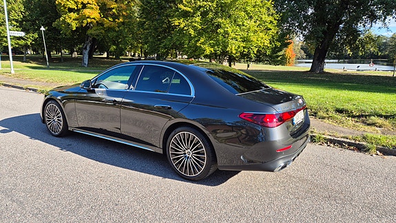 Mercedes-Benz E 220 d 4 of 13