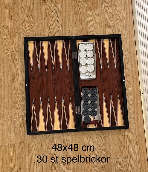 Backgammon spel 48x48 cm med spelbrickor