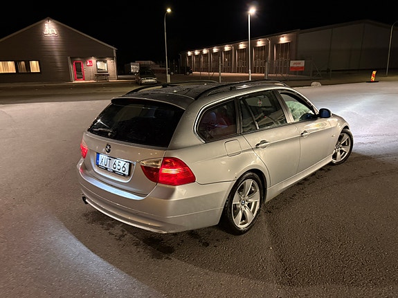 BMW 325Xi 2 of 22