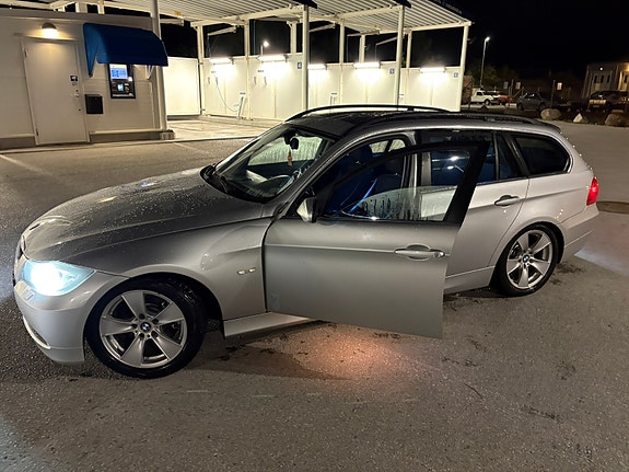 BMW 325Xi 11 of 22