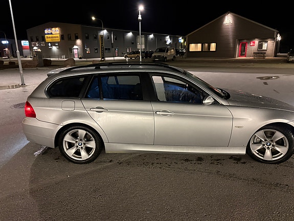 BMW 325Xi 7 of 22