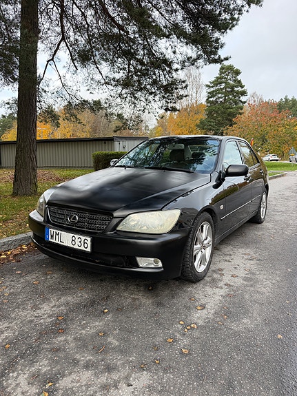 Lexus IS200