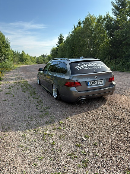 BMW 520d 2 of 5
