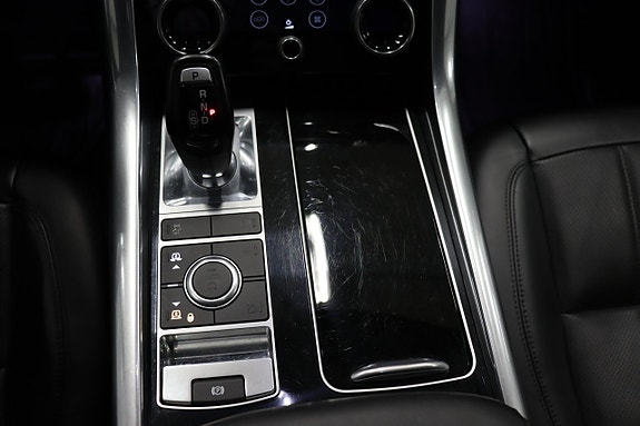 Land Rover Range Rover Sport 22 of 30