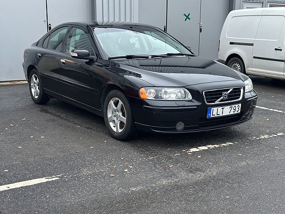 Volvo S60 2 of 12