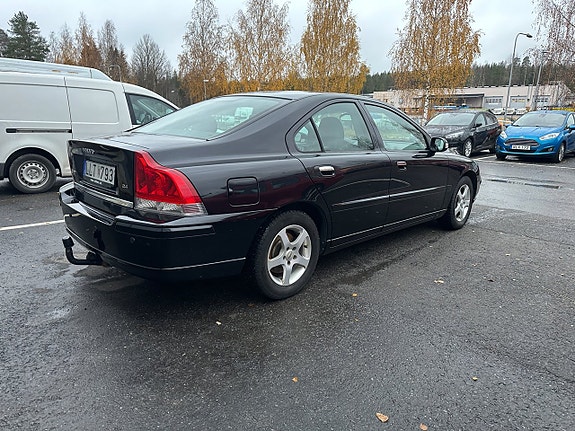 Volvo S60 3 of 12