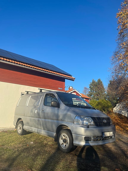Toyota HiAce 2 of 5