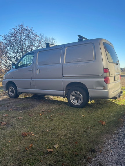 Toyota HiAce 4 of 5