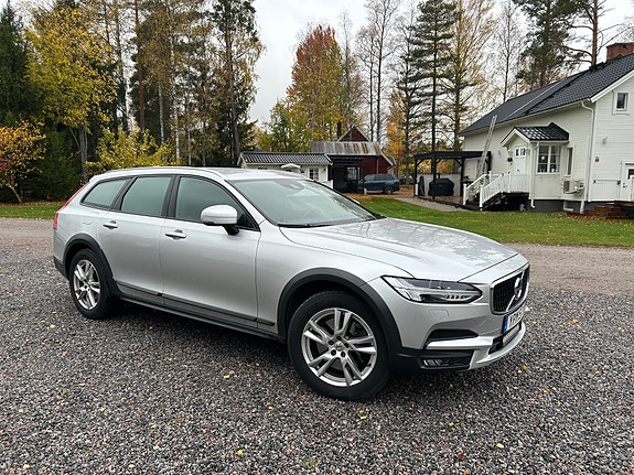 Volvo V90 Cross Country