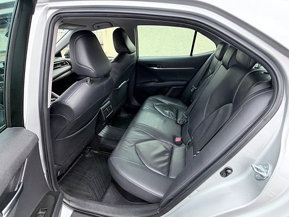 Toyota Camry 8 of 10