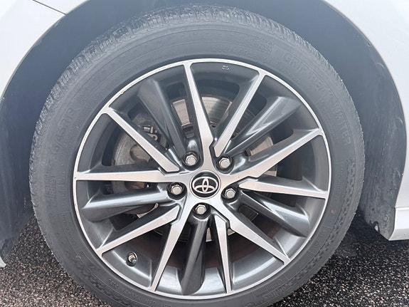 Toyota Camry 10 of 10