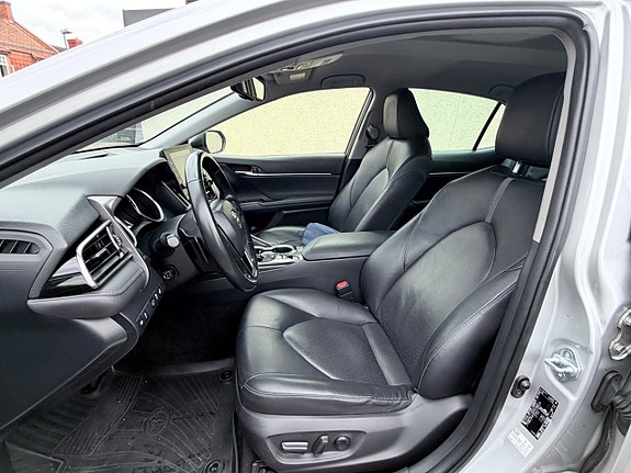 Toyota Camry 7 of 10