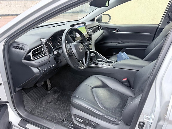 Toyota Camry 3 of 10