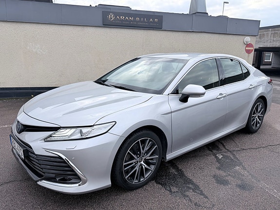 Toyota Camry 2 of 10