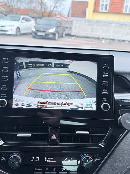 Toyota Camry 5 of 10