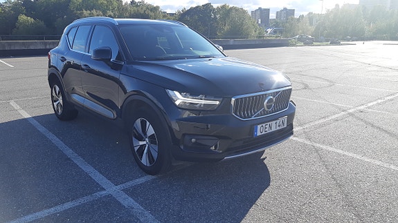 Volvo XC40 2 of 16