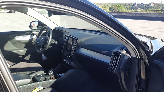Volvo XC40 10 of 16
