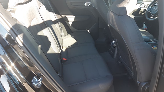 Volvo XC40 8 of 16