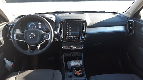 Volvo XC40 15 of 16