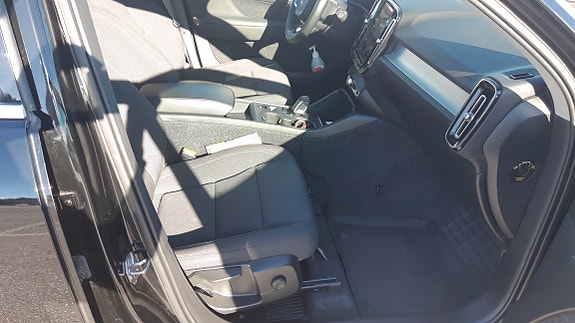 Volvo XC40 12 of 16