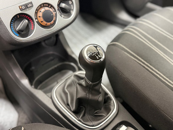 Opel Corsa 12 of 18