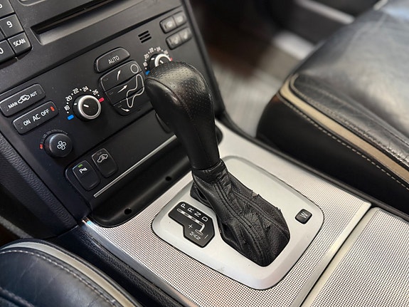 Volvo XC90 8 of 25