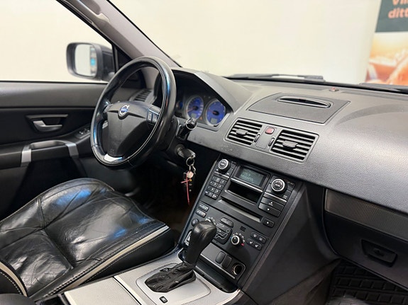 Volvo XC90 2 of 25