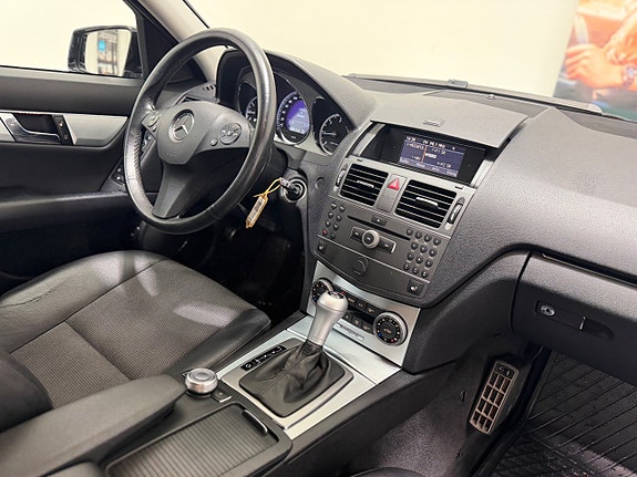 Mercedes-Benz C 220 2 of 22