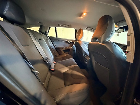 Volvo V60 7 of 18