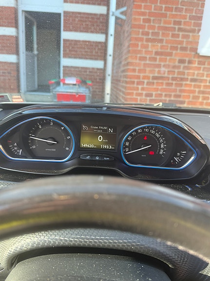 Peugeot 2008 5 of 8