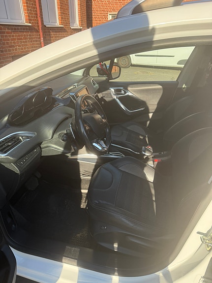 Peugeot 2008 6 of 8